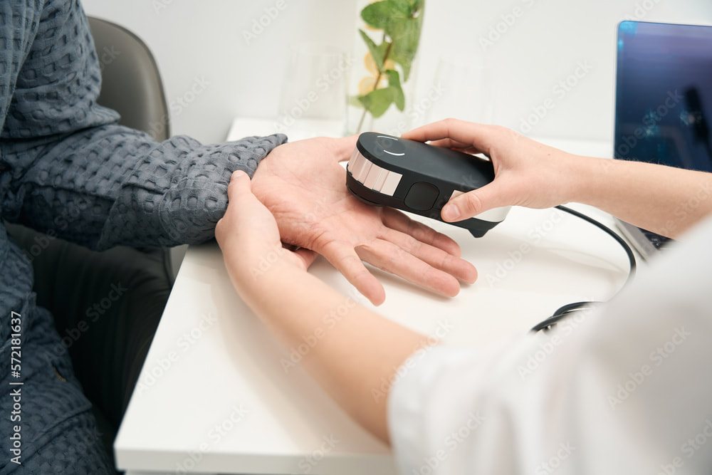 OligoScan handheld spectrophotometry device