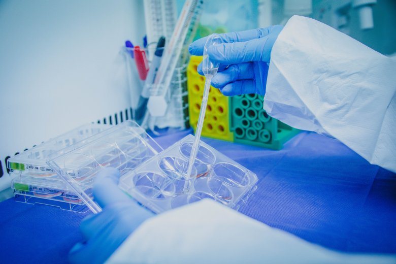 Entorno de laboratorio estéril con filtración HEPA para células madre